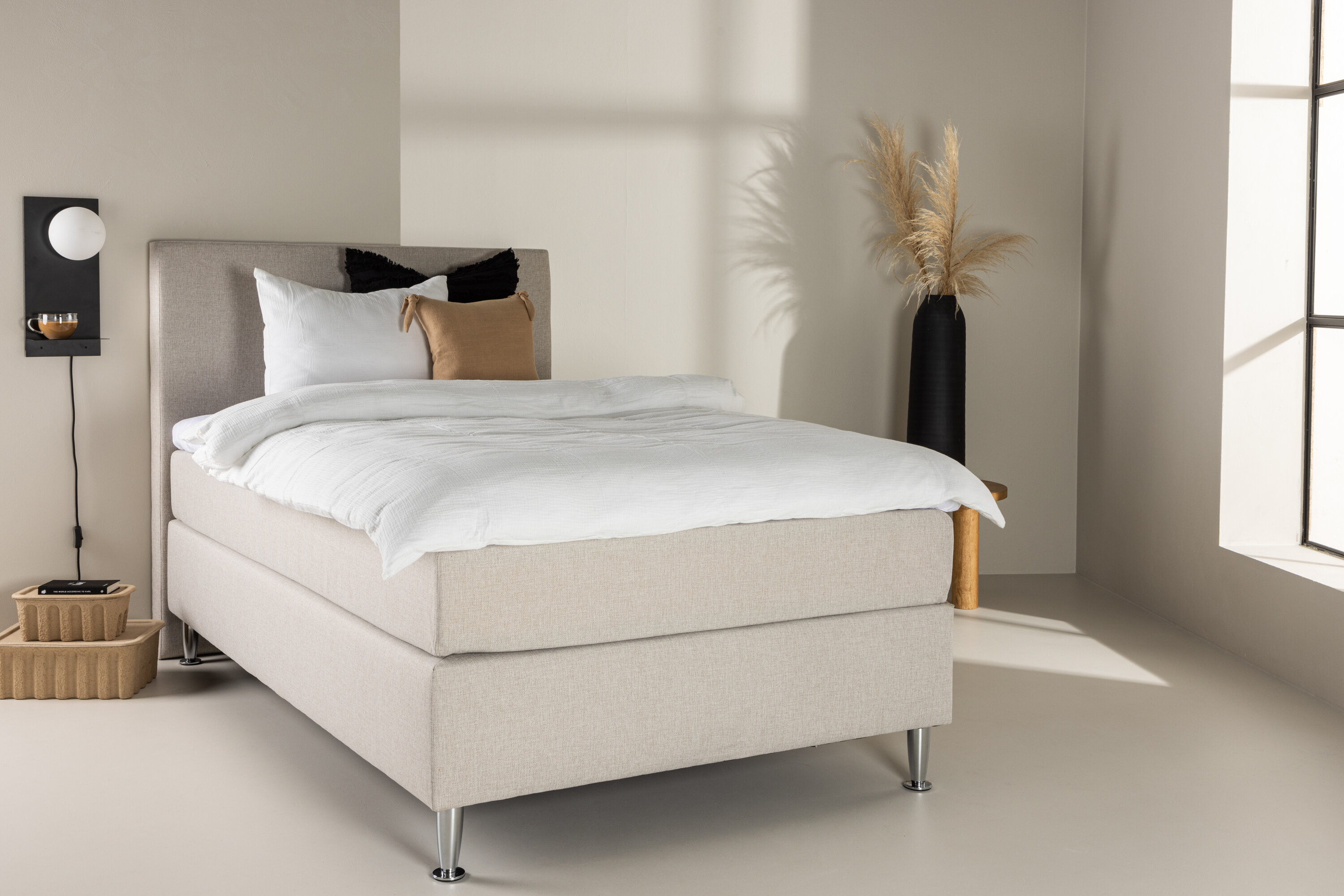 Bett Toledo