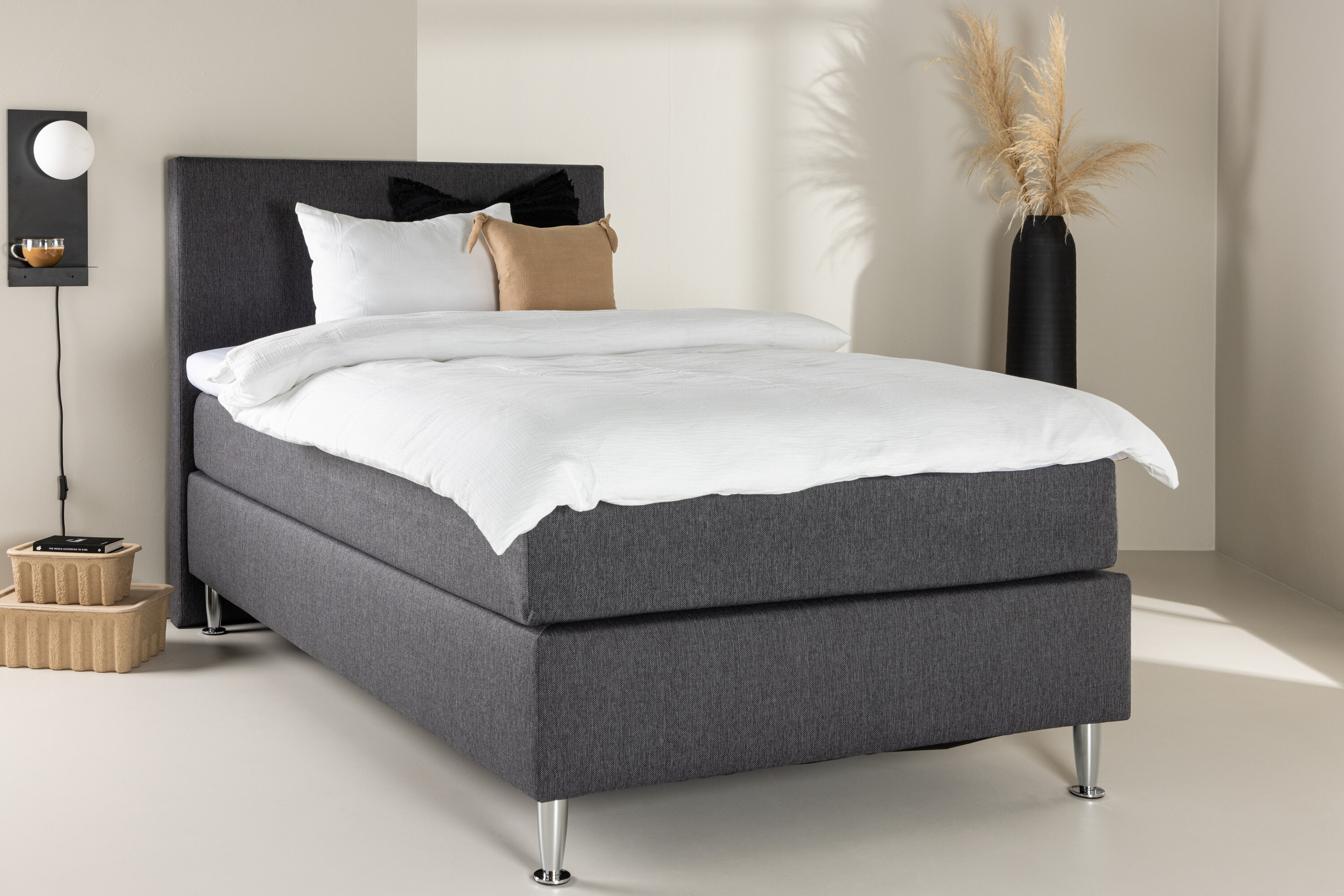 Bett Toledo