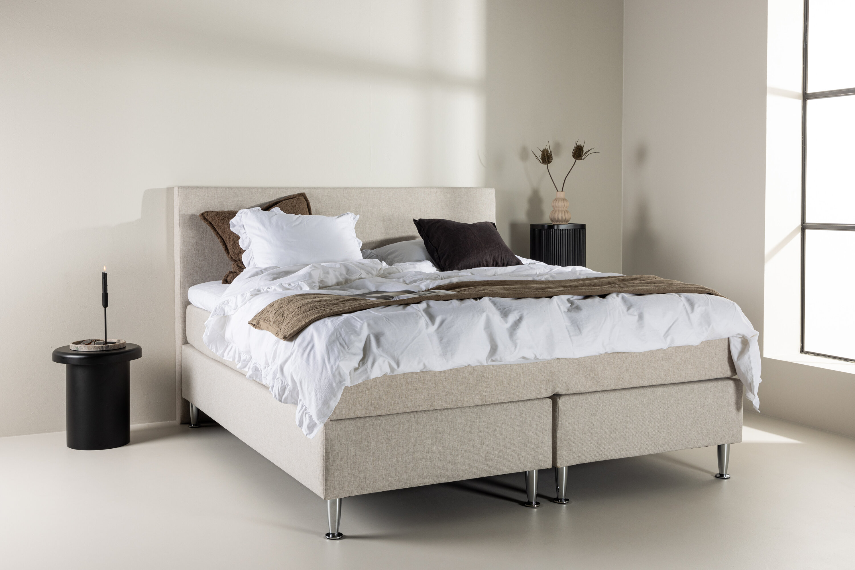 Bett Toledo